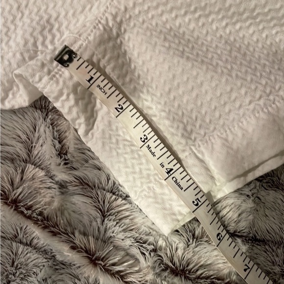 RESTOCKED! Lilly Pulitzer Callahan 5” Shorts in white jacquard NWT - Picture 7 of 8